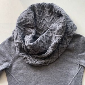 Elie Tahari wool sweater gray S with cowl neck